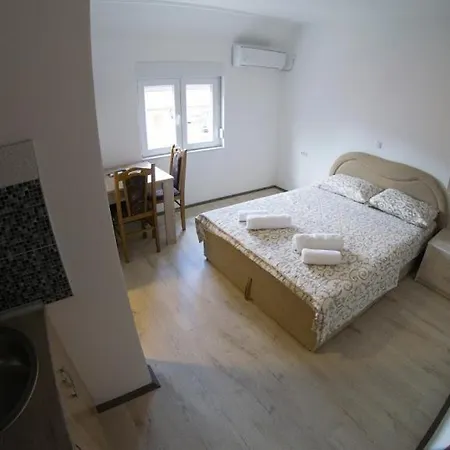 Tom Apartment