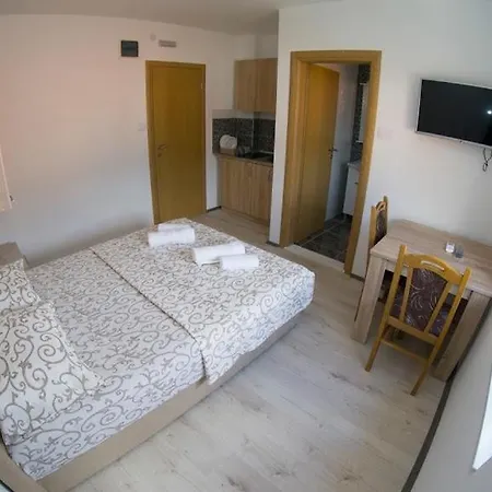 Tom Apartment *