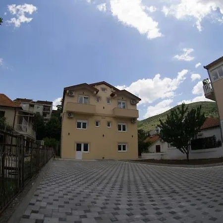 Tom Apartment