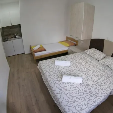Tom Apartment